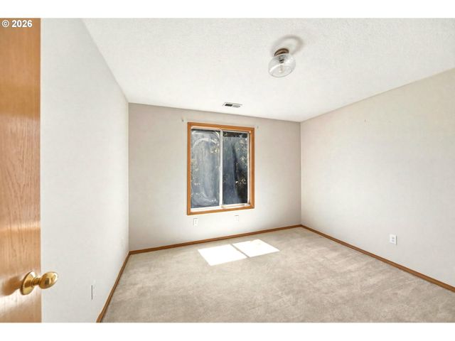 5002 Sw VACUNA St, Portland, OR 97219