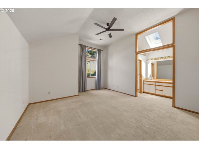 5002 Sw VACUNA St, Portland, OR 97219