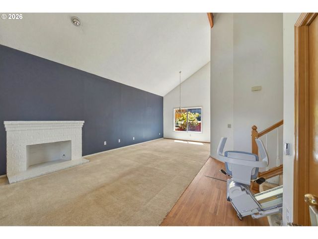 5002 Sw VACUNA St, Portland, OR 97219