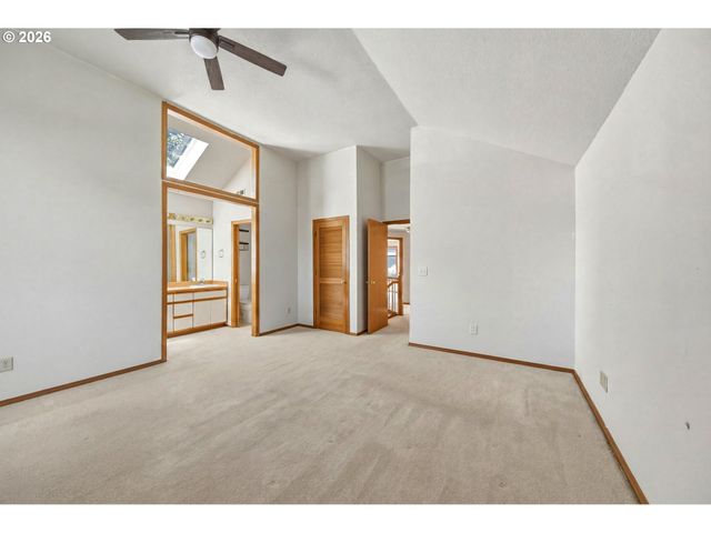 5002 Sw VACUNA St, Portland, OR 97219