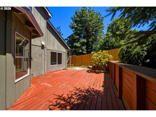 5002 Sw VACUNA St, Portland, OR 97219