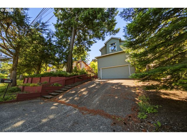 5002 Sw VACUNA St, Portland, OR 97219