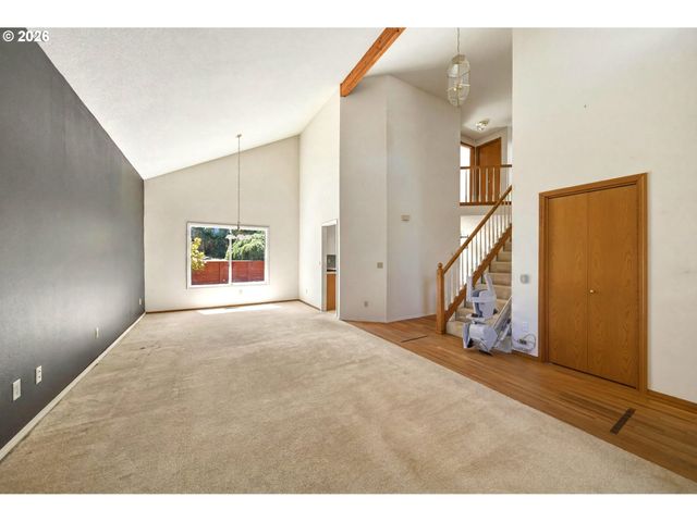 5002 Sw VACUNA St, Portland, OR 97219