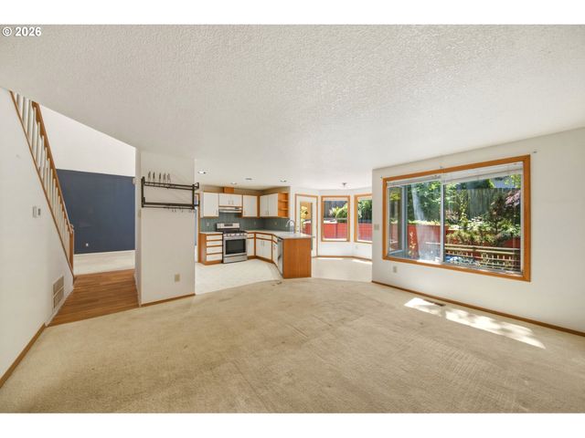 5002 Sw VACUNA St, Portland, OR 97219