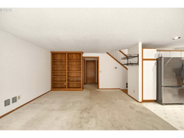 5002 Sw VACUNA St, Portland, OR 97219