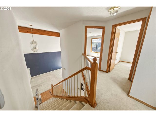 5002 Sw VACUNA St, Portland, OR 97219