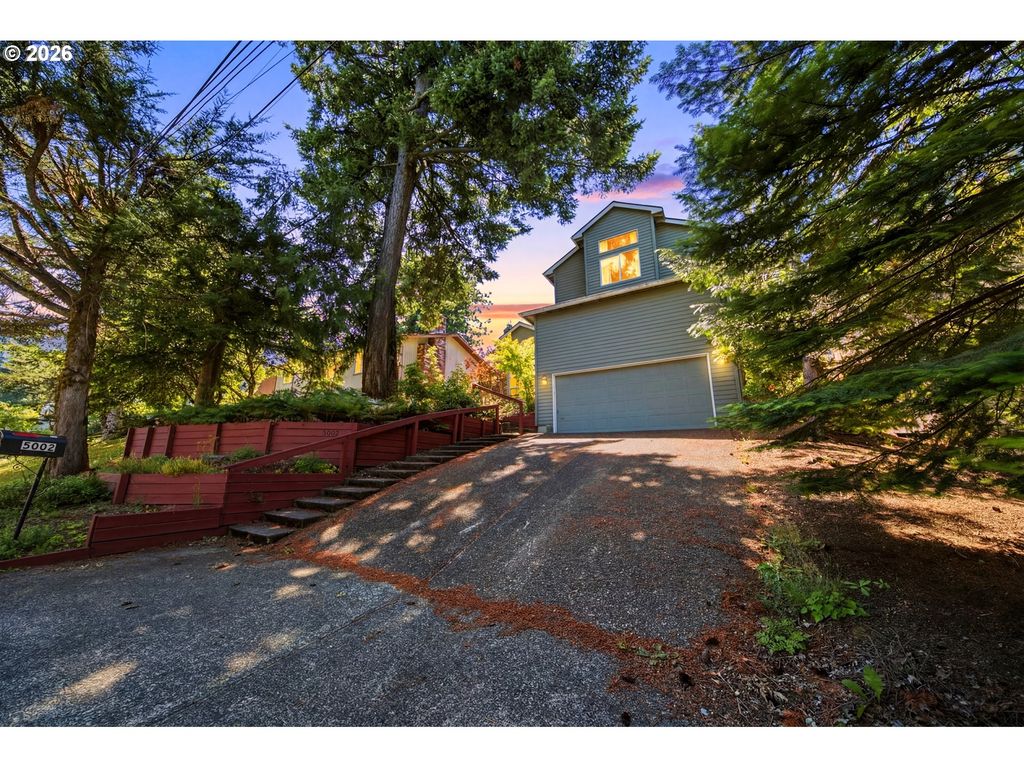 5002 Sw VACUNA St, Portland, OR 97219