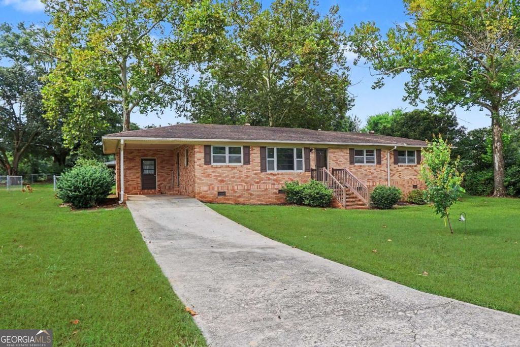 63 Green Street, Royston, GA 30662
