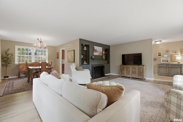 3900 N HARMON Avenue, Peoria, IL 61614