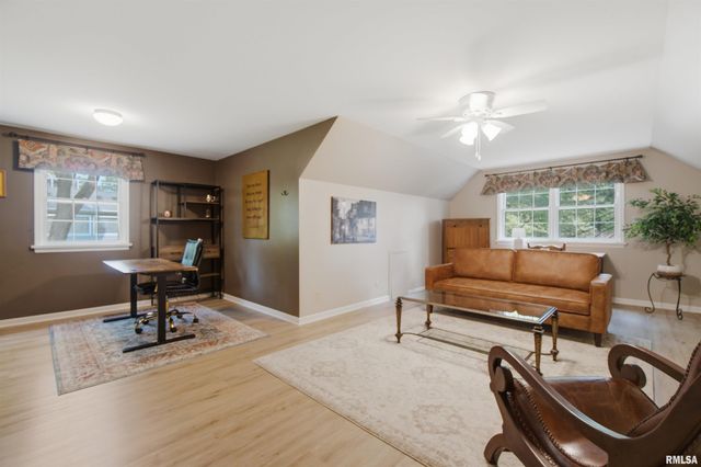 3900 N HARMON Avenue, Peoria, IL 61614