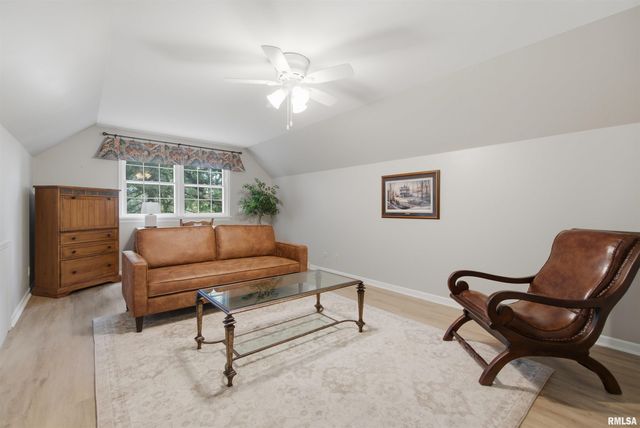 3900 N HARMON Avenue, Peoria, IL 61614