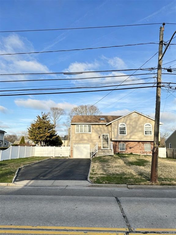 249 Bayport Avenue, Bayport, NY 11705