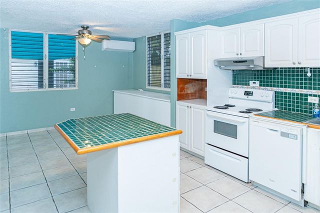 7061 VIA PLAYERA CAMINO DEL MAR, Toa Baja, PR 00949