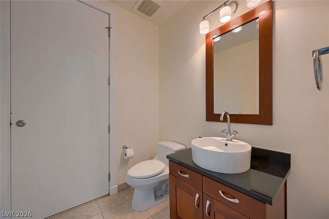 4525 Dean Martin 3009, Las Vegas, NV 89103