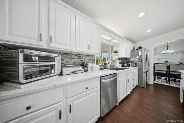 1661 Old Country Road 62, Riverhead, NY 11901