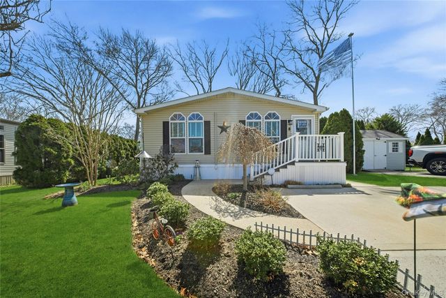 1661 Old Country Road 62, Riverhead, NY 11901