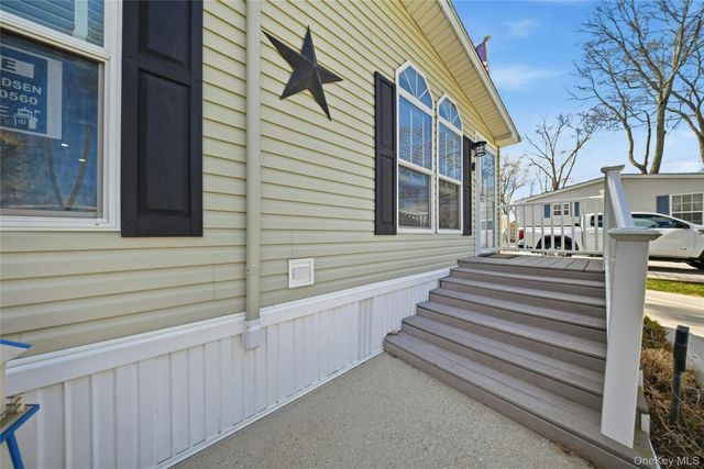 1661 Old Country Road 62, Riverhead, NY 11901