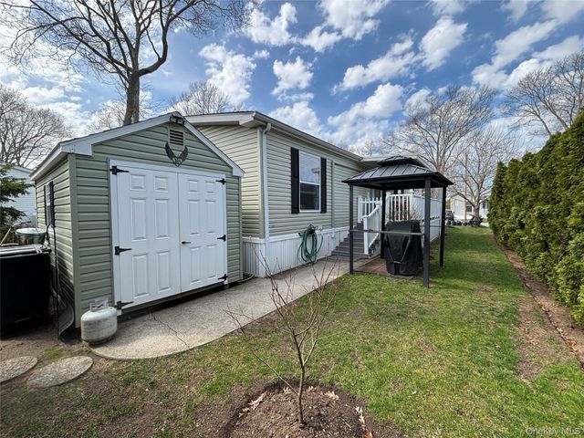 1661 Old Country Road 62, Riverhead, NY 11901