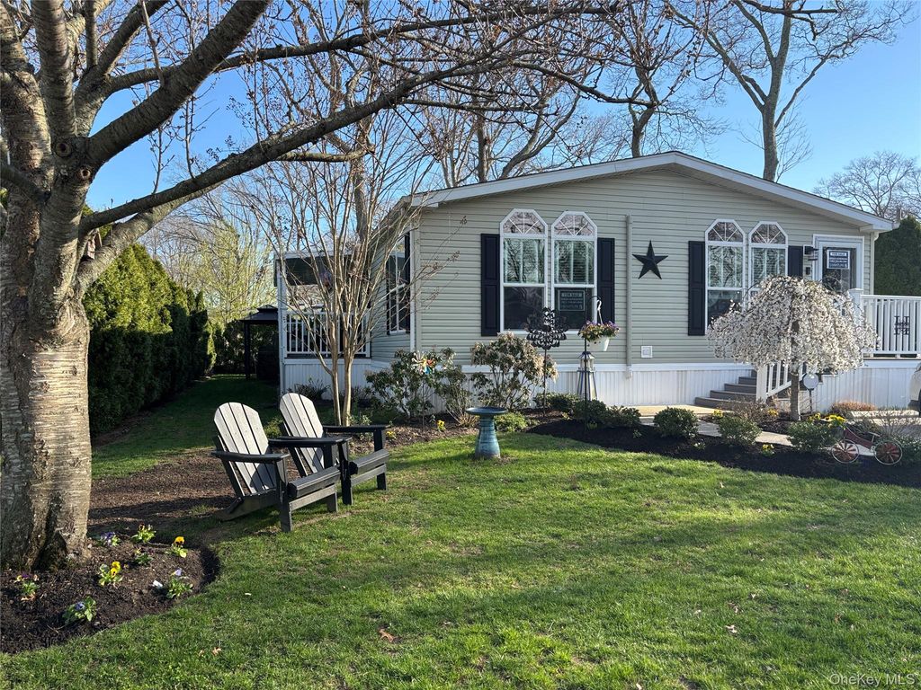 1661 Old Country Road 62, Riverhead, NY 11901