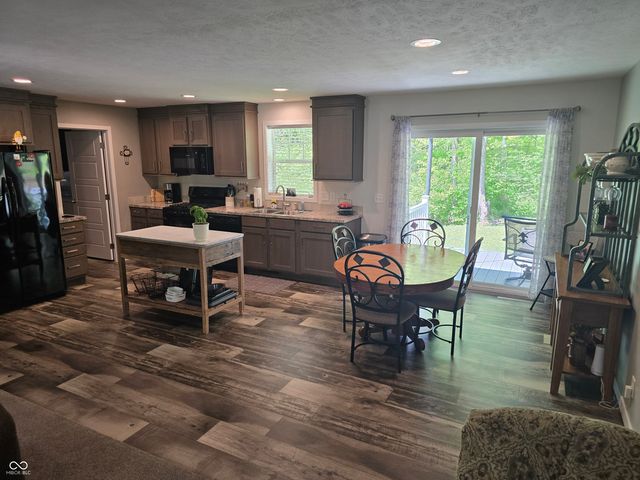 3800 Garrard Chapel Road, Bowling Green, IN 47833