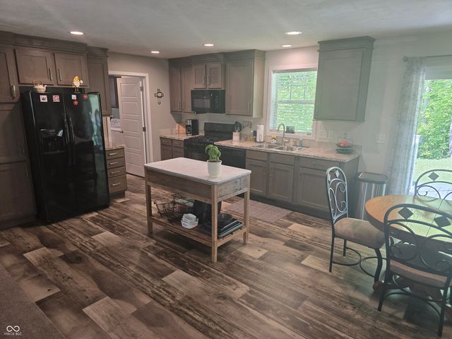 3800 Garrard Chapel Road, Bowling Green, IN 47833