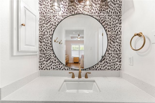 722 Plum Hollow Drive, College Station, TX 77845