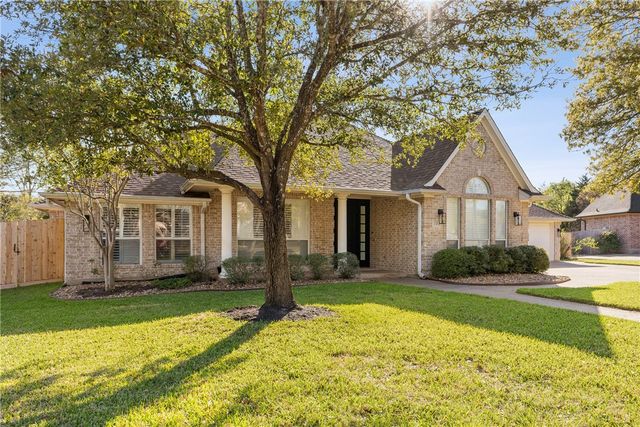 722 Plum Hollow Drive, College Station, TX 77845