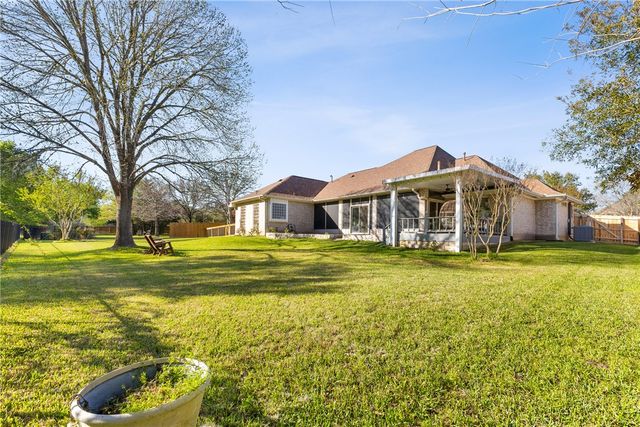 722 Plum Hollow Drive, College Station, TX 77845