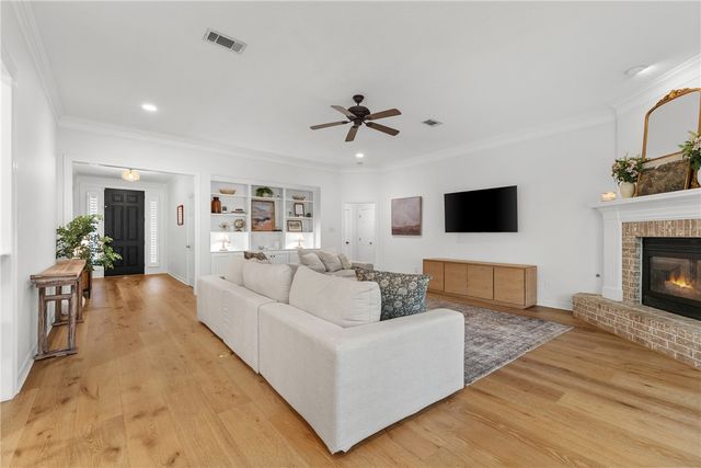 722 Plum Hollow Drive, College Station, TX 77845