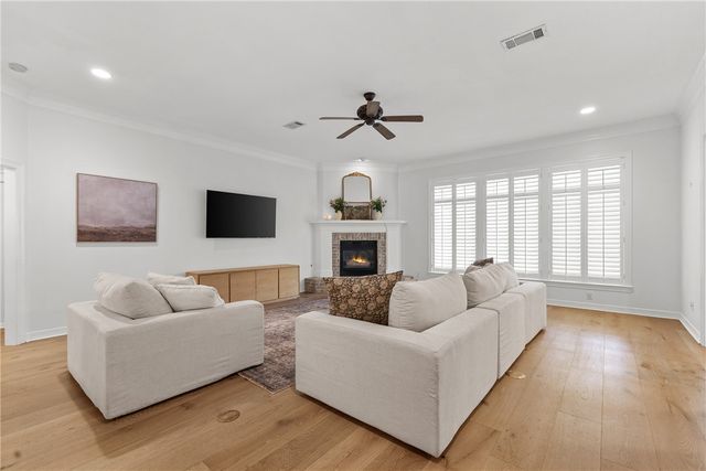 722 Plum Hollow Drive, College Station, TX 77845