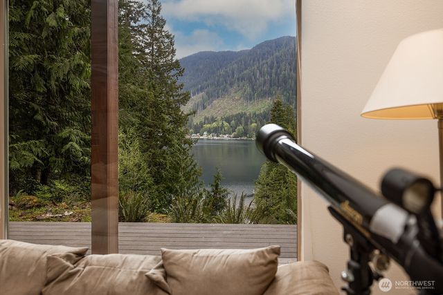 33006 Deer Park Lane, Mount Vernon, WA 98274