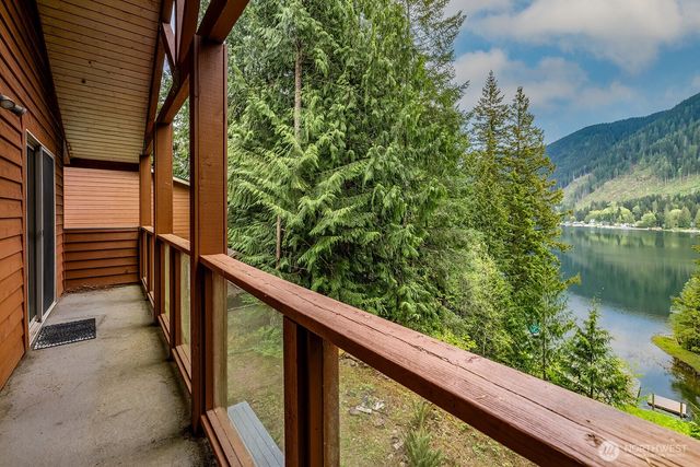 33006 Deer Park Lane, Mount Vernon, WA 98274