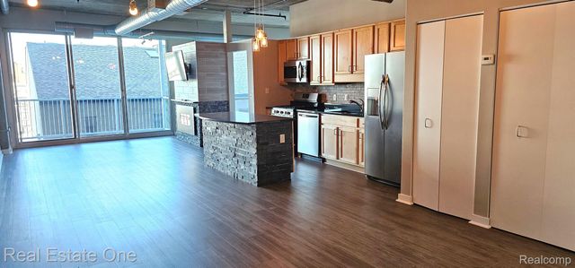 100 W 5th Street 406, Royal Oak, MI 48067
