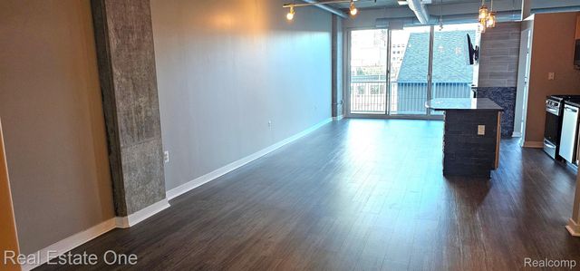 100 W 5th Street 406, Royal Oak, MI 48067