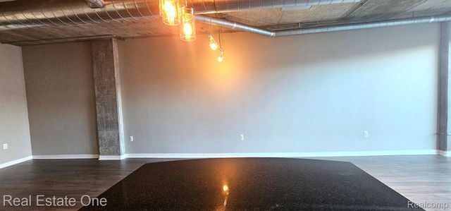 100 W 5th Street 406, Royal Oak, MI 48067