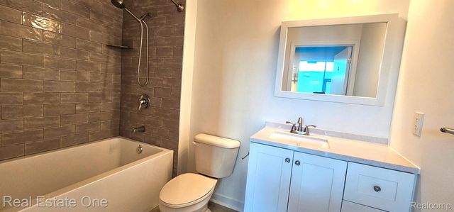 100 W 5th Street 406, Royal Oak, MI 48067