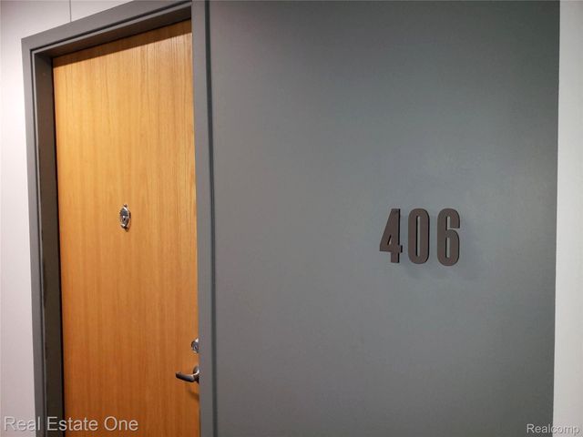 100 W 5th Street 406, Royal Oak, MI 48067