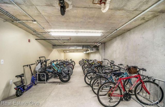 100 W 5th Street 406, Royal Oak, MI 48067