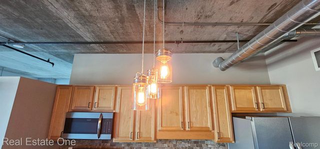 100 W 5th Street 406, Royal Oak, MI 48067