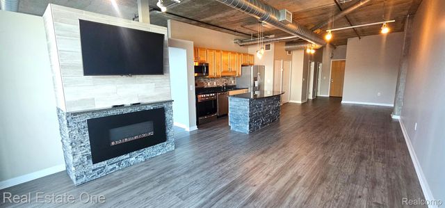 100 W 5th Street 406, Royal Oak, MI 48067