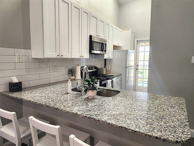 4800 W Lovers Lane, Dallas, TX 75209