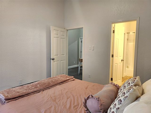 4800 W Lovers Lane, Dallas, TX 75209