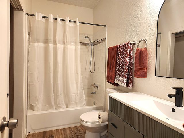 4800 W Lovers Lane, Dallas, TX 75209