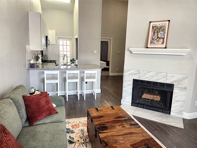 4800 W Lovers Lane, Dallas, TX 75209