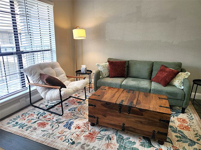 4800 W Lovers Lane, Dallas, TX 75209