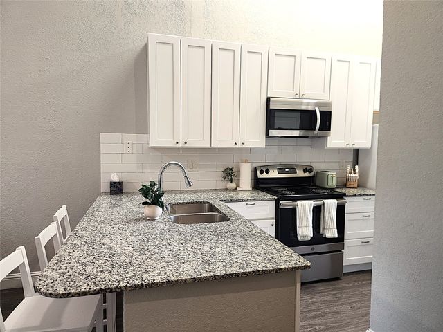 4800 W Lovers Lane, Dallas, TX 75209