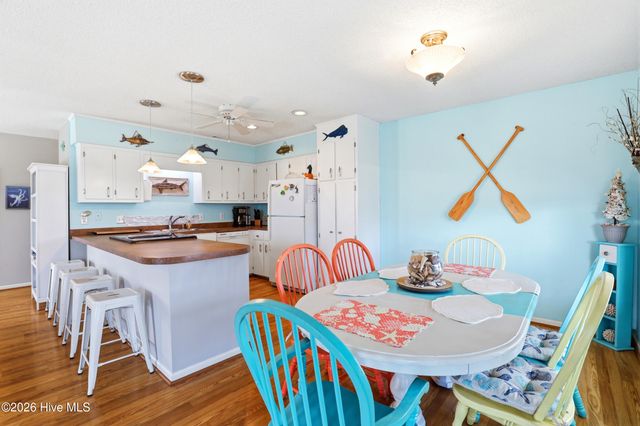 315 Brunswick Avenue W, Holden Beach, NC 28462