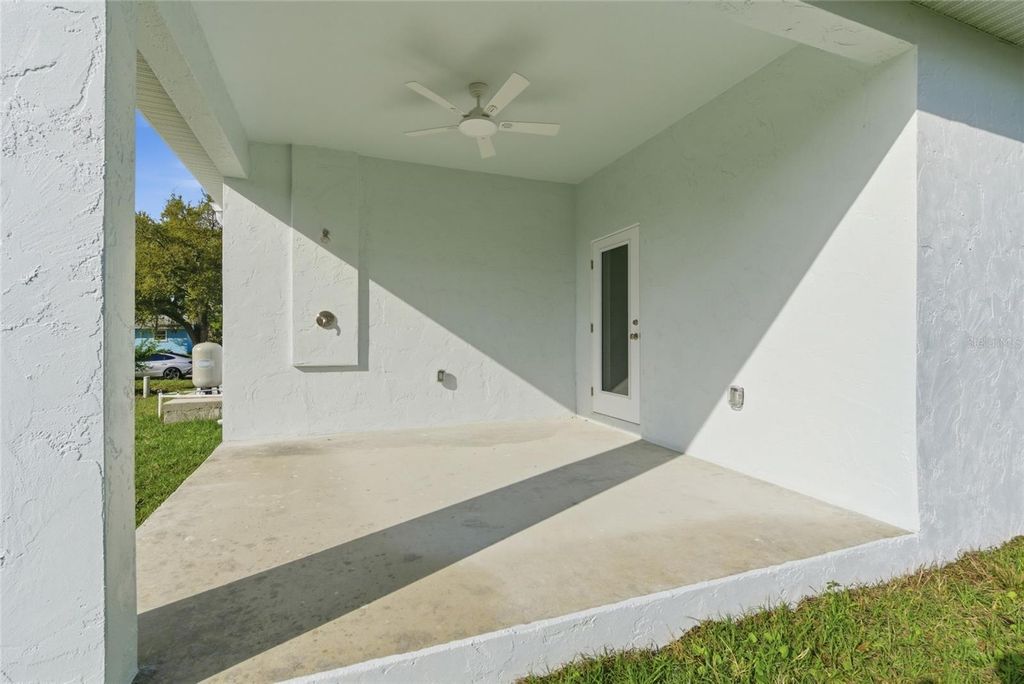 Image 32 of property listing at 11418 8TH AVENUE, Punta Gorda, FL 33955