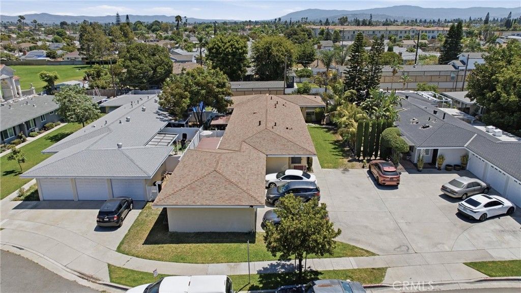 Image 3 of property listing at 142 N La, Anaheim, CA 92805