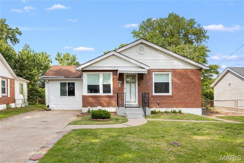 8021 Titus Road, Hanley Hills, MO 63114